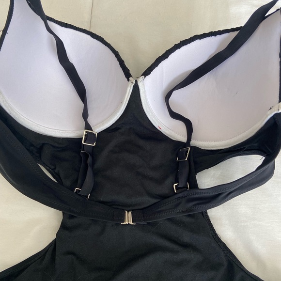 PoeM Collection: Black Cut-Out one-piece Swimsuit - Picture 3 of 6